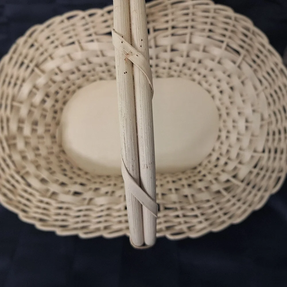Vintage Harry & David Wicker Basket Bear Creek Off White Painted Cottage Core Lg